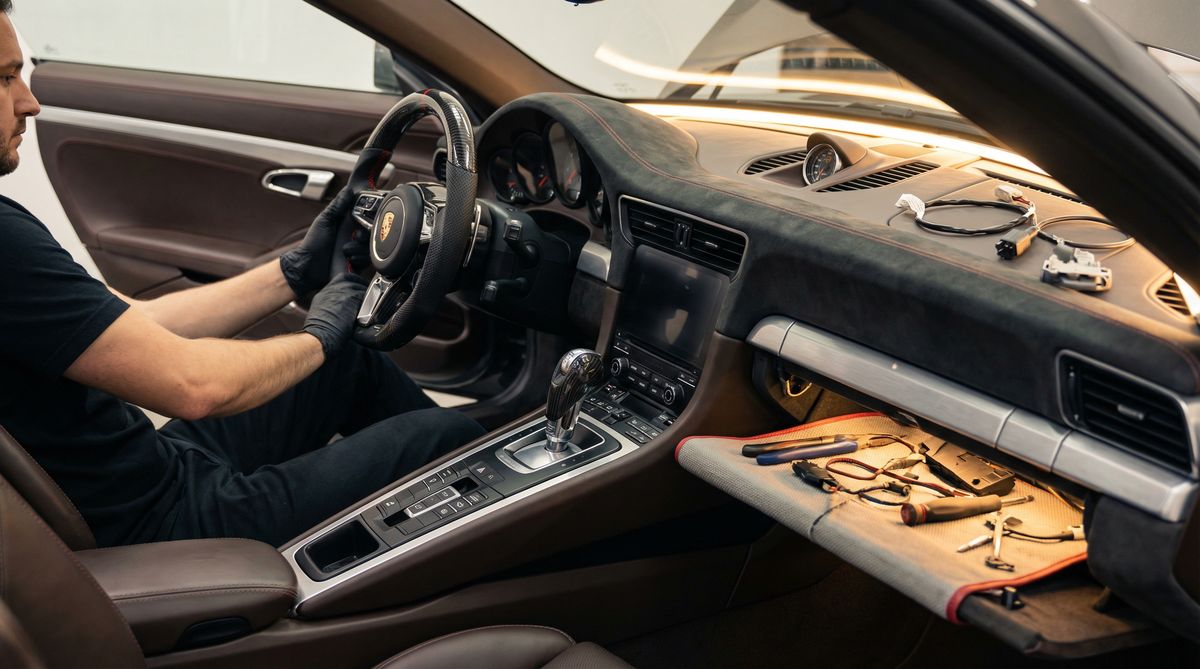 暗网改装视频 - 内饰碳纤维升级